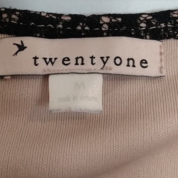 Twentyone Size Medium Women's Lacey Black And Tan Short Sleeve Shirt - Picture 3 of 9